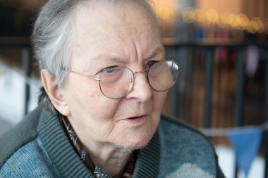 Tienen, Belçika 'da 87 beyaz kadının etkileyici portresi. 24 Şubat 2026 Modeli yayınlandı.