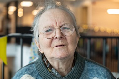 Tienen, Belçika 'da 87 beyaz kadının etkileyici portresi. 24 Şubat 2026 Modeli yayınlandı.