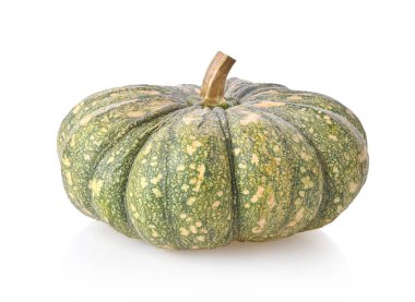 Yeşil Balkabağı beyaz arka planda izole edilmiş. Kameradan görüntü