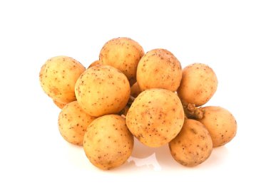 Longkong, langsat, Lansium paraziti beyaz bir arkaplanda izole edildi. Kamera görüntüsü