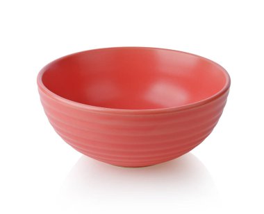 Boş turuncu seramik kase, tırtıklı kase beyaz arka planda izole edilmiş kamera görüntüleri.