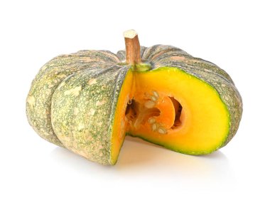 Balkabağı, beyaz arka planda izole edilmiş balkabağı kenarı görüntüsü. Kameradan görüntü