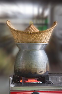 Buğulanmış yapışkan pirinç