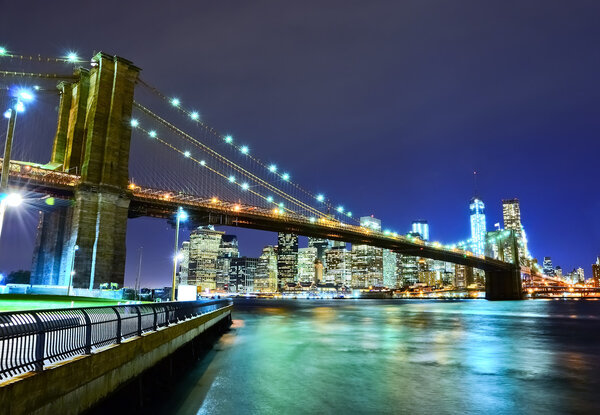 Brooklyn Bridge and Manhattan skyline at night.