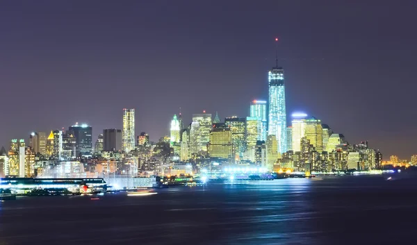 Panorama van Lower Manhattan's nachts. — Stockfoto