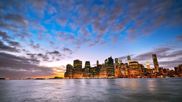 L'horizon de Manhattan au crépuscule . — Photo