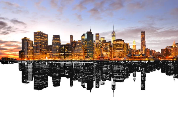 Riflessione silhouette dello skyline di New York . — Foto Stock