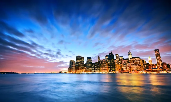 O horizonte de Nova Iorque no crepúsculo . — Fotografia de Stock