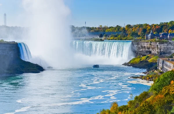 Canadian side of Niagara Falls in autumn — Stock Photo, Image