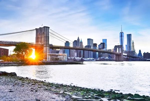 Uitzicht op New York City in de schemering. — Stockfoto