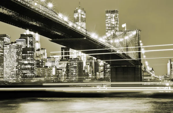 Brooklyn Bridge and Manhattan skyline at night.