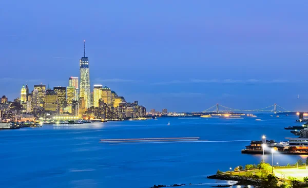 Panorama van Lower Manhattan's nachts. — Stockfoto