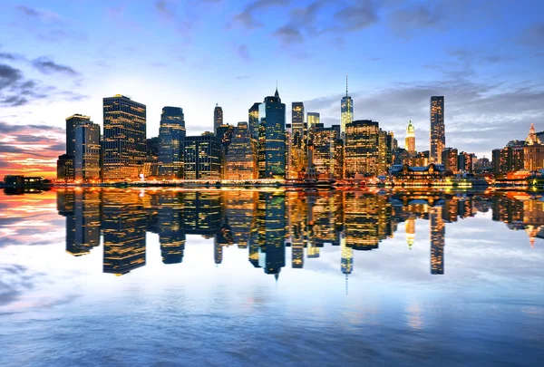 Reflet des toits de Manhattan au crépuscule . — Photo