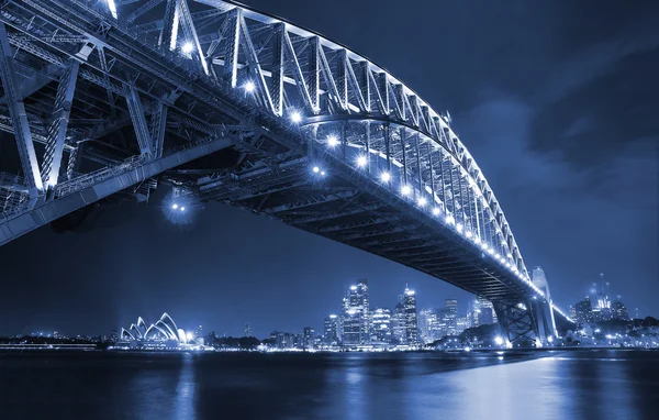 Sydney Skyline et Harbor Bridge la nuit — Photo