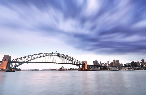 Vue sur le port de Sydney par temps nuageux — Photo