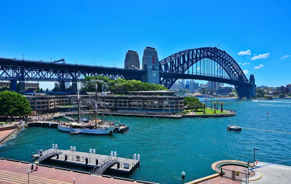 Вид на Sydney Harbour і міст Харбор-Брідж — стокове фото