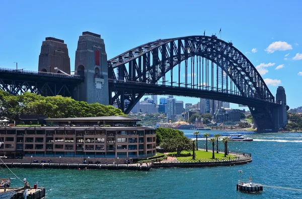 Вид на Сиднейскую гавань и мост Харбур — стоковое фото