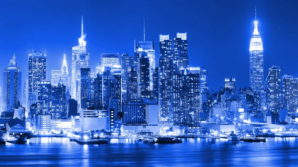 Manhattan skyline por la noche. —  Fotos de Stock