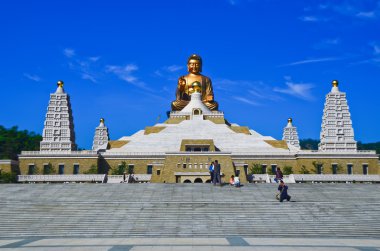 Çin tapınak ve Buda heykeli altın Kaohsiung, Tayvan.