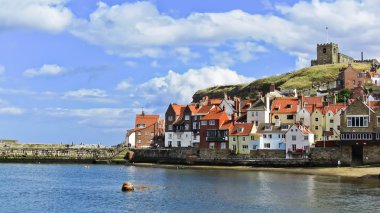 Whitby limanın Whitby, North Yorkshire, İngiltere'de görünümünü