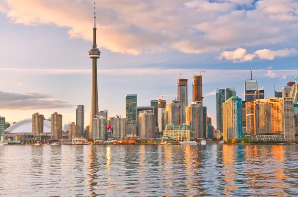 Toronto skyline bij zonsondergang — Stockfoto