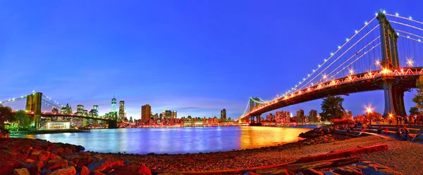 Panorama z New York City z Brooklynu v noci — Stock fotografie