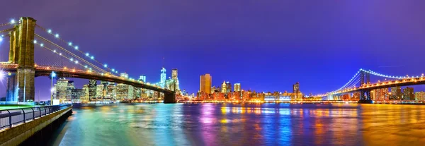 Panorama de la ciudad de Nueva York desde Brooklyn por la noche —  Fotos de Stock