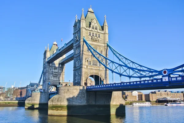 伦敦塔桥的视图 — 图库照片
