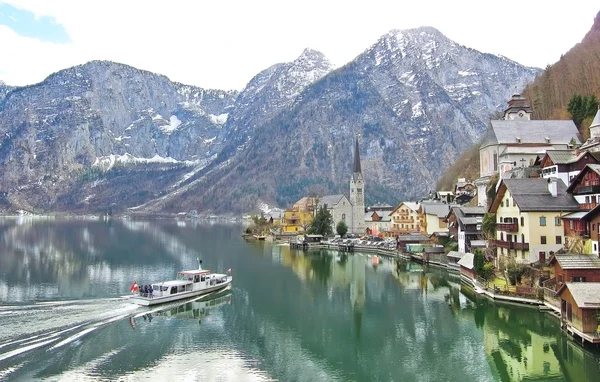 Panorama of Hallstatt village in Alps, Austria — Stock Photo, Image