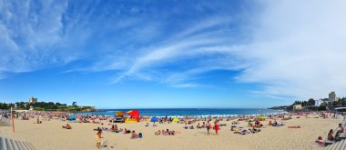 Coogee Beach, yaz aylarında Sydney