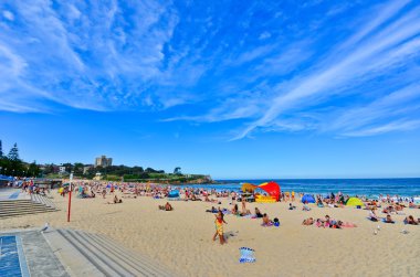 Coogee Beach, yaz aylarında Sydney