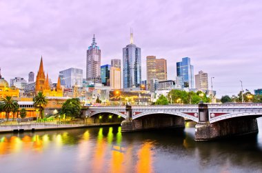 Melbourne silüeti gece görünümü
