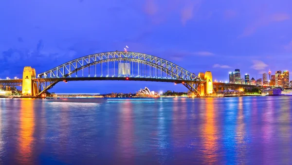 Vue du pont du port de Sydney et de l'opéra la nuit — Photo