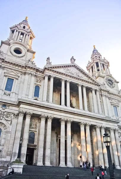 ロンドンの St Paul の大聖堂のビュー — ストック写真