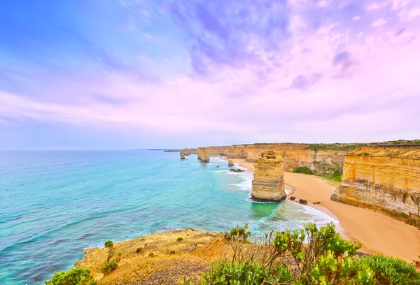 Visa tolv apostlarnas av Great Ocean Road i skymningen — Stockfoto