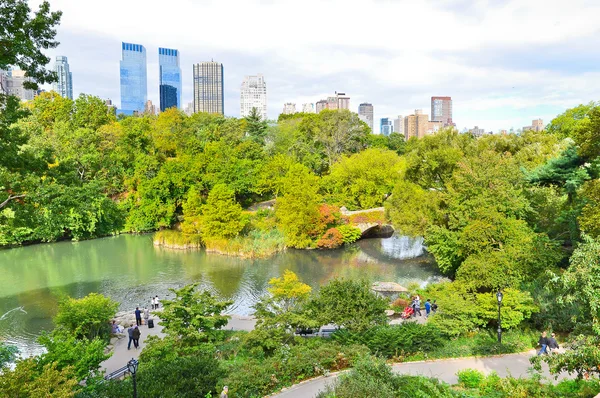 Vista de Central Park en la ciudad de Nueva York en otoño — Foto de Stock