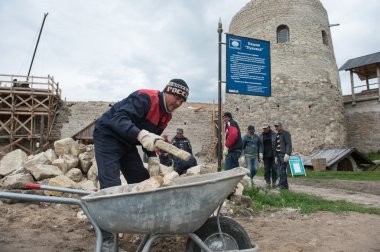 Antik Izborsk kalesinin Kulesi