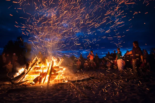 夜晚的篝火节 — 图库照片
