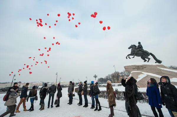 Запуск шары сердца в центре города — стоковое фото