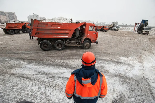 Installing snow melting — Stock Photo, Image