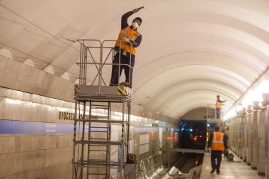 Metro İstasyonu'na onarmak