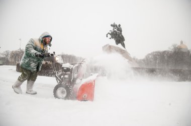 Kompakt kar pulluk ile çalışma