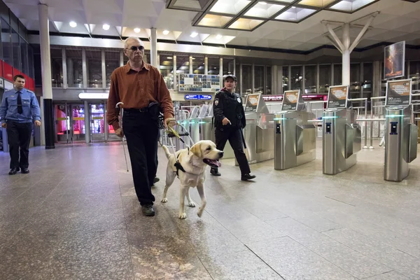 Scuola per formare i ciechi ad usare la metropolitana — Foto Stock