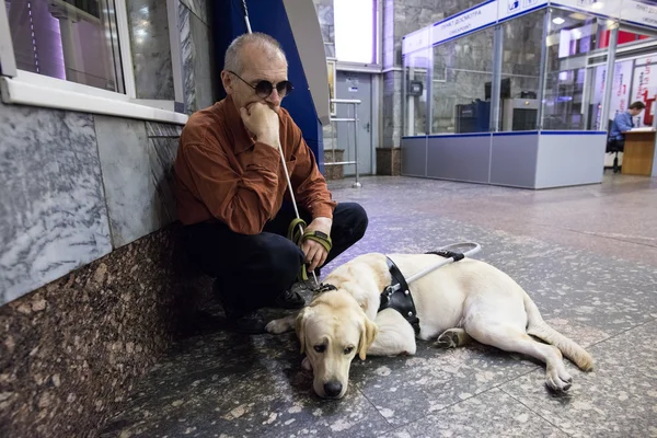 Escuela para entrenar a los ciegos para usar bajo tierra — Foto de Stock