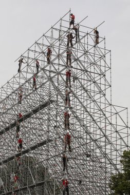The installers are building a huge metal structure