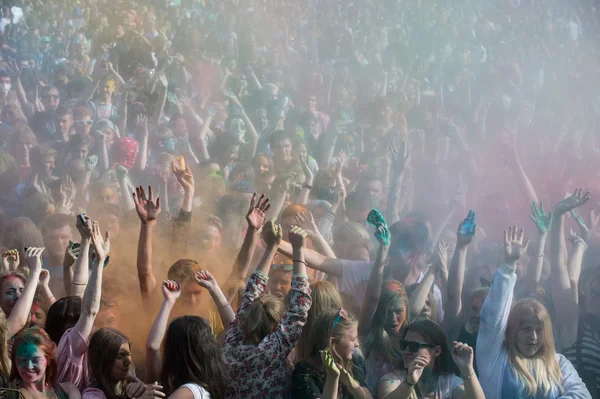 Stadsfestival med färger — Stockfoto