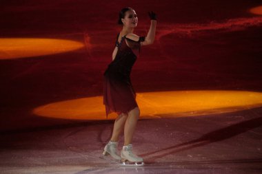 St. Petersburg, Rusya - 6 Mart 2021: 2018 'de tek artistik patinajda olimpiyat şampiyonu ve 2019' da dünya şampiyonu Alina Zagitova spor coaplex 'inin buzunda 