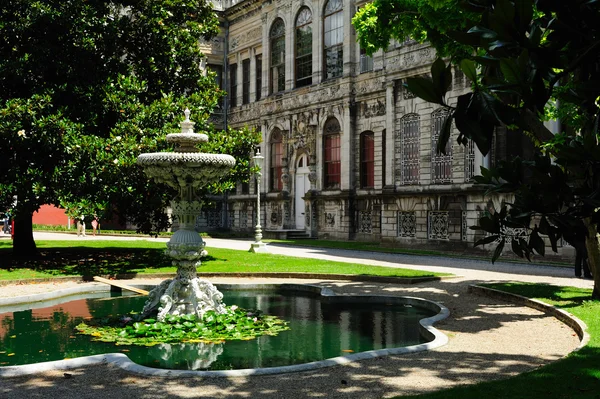 Palácio Dolmabahce em Istambul — Fotografia de Stock