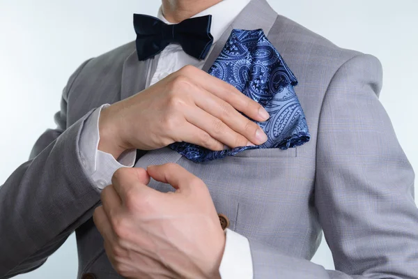 Grauer Anzug karierte Textur, Fliege, Tasche quadratisch — Stockfoto