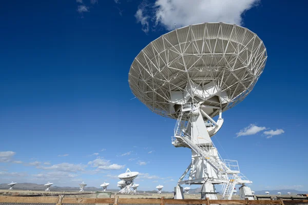 Huge antenna dish at Very Large Array — Stock Photo, Image